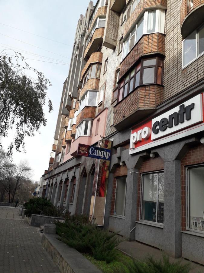 Апартаменты На Проспекте Почтовый Kryvy Rih Buitenkant foto